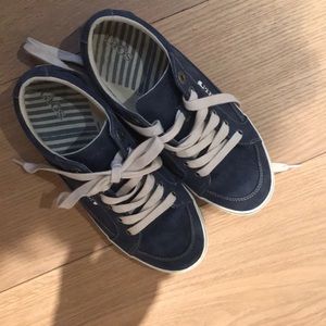 Taos Women’s Fashion Sneakers